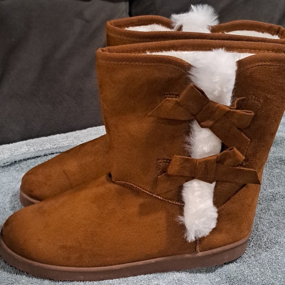 Brown Winter Boots with Fluffy Lining and Mid-Calf Height